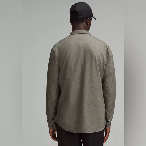 Lululemon Commission Long-Sleeve Shirt
Size L
Color: Mossy Green/Grey - Picture 8 of 10